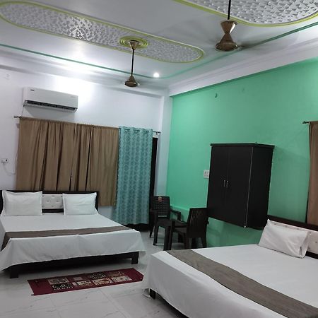Hotel Chandrasha Villa Ayodhya Dham Ram Mandir 600 Meter Kültér fotó